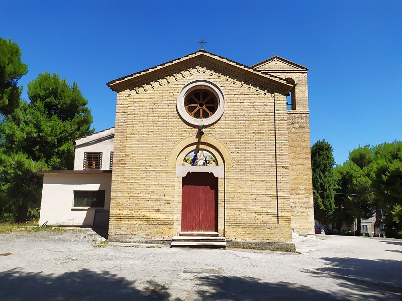 Giovani in preghiera a Castignano