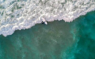 Dentro la storia di Guido: con il surf e con Dio nel cuore